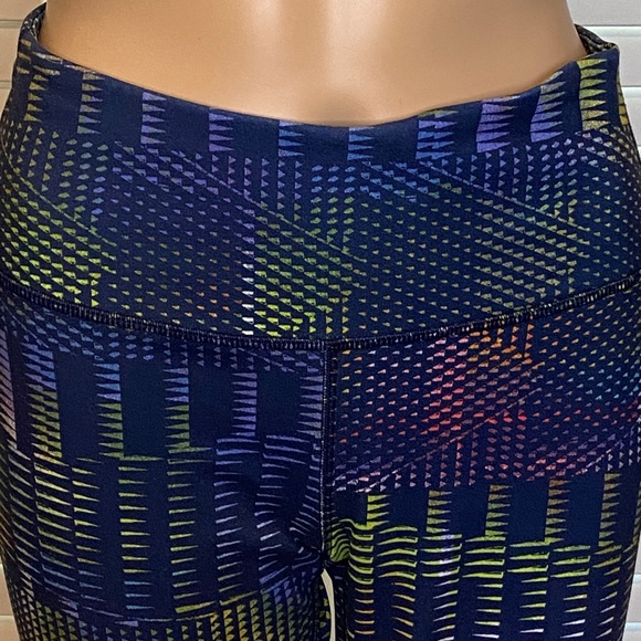 Patagonia Centered Yoga Capri Leggings Multi-Colored Graphic Size Medium VGC - Picture 3 of 8